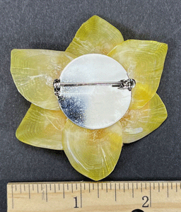 Daffodil Brooch 2